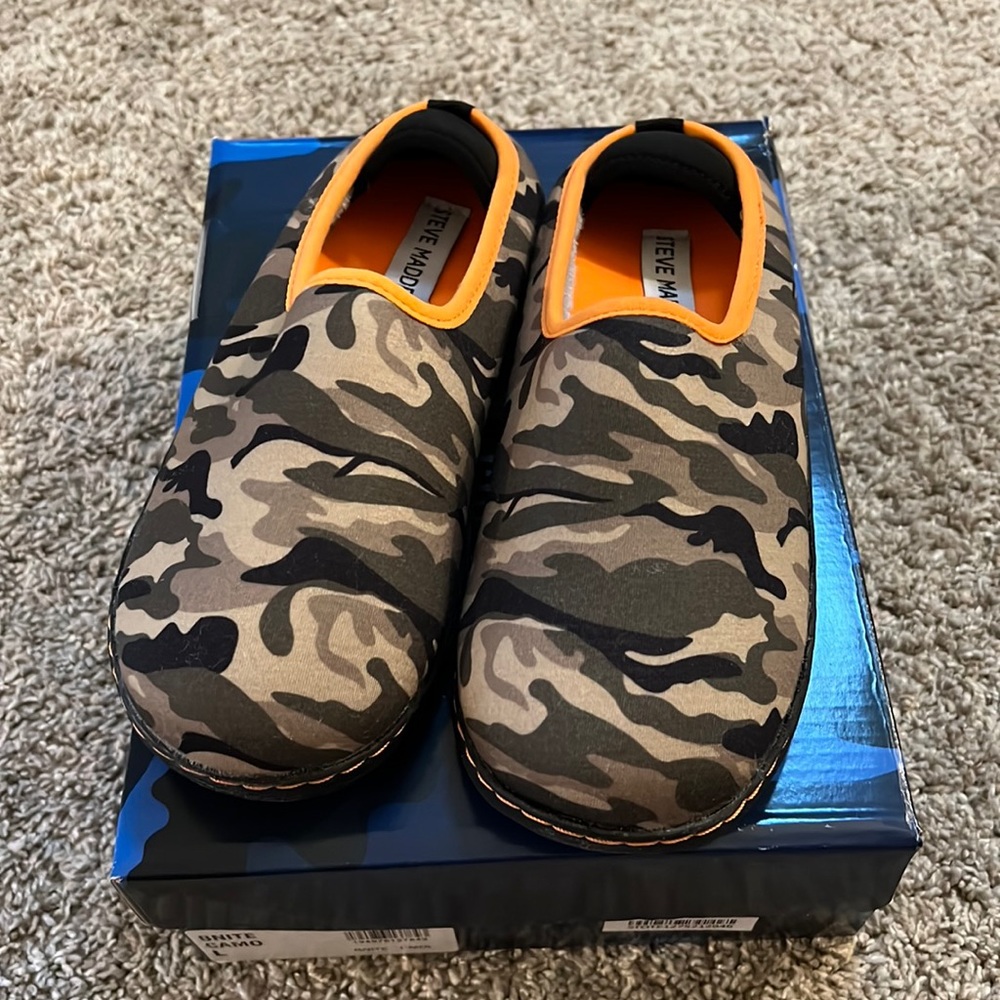 Steve Madden Kids Slippers Size L (10-11)